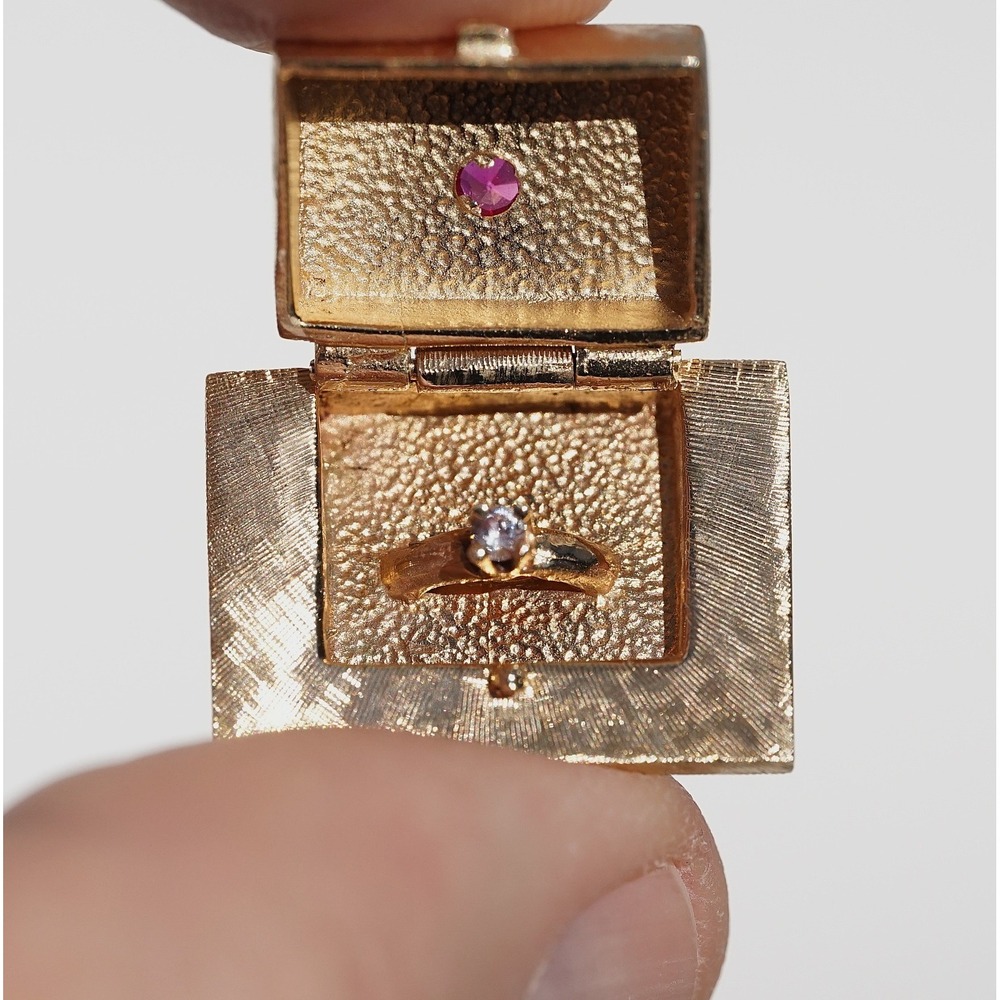 Vintage 14k Solid Yellow Gold Man Made Ruby Engagement Ring Box Pendant Charm - Picture 13 of 14